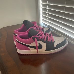 Jordan 1 Low Black Active Fuchsia